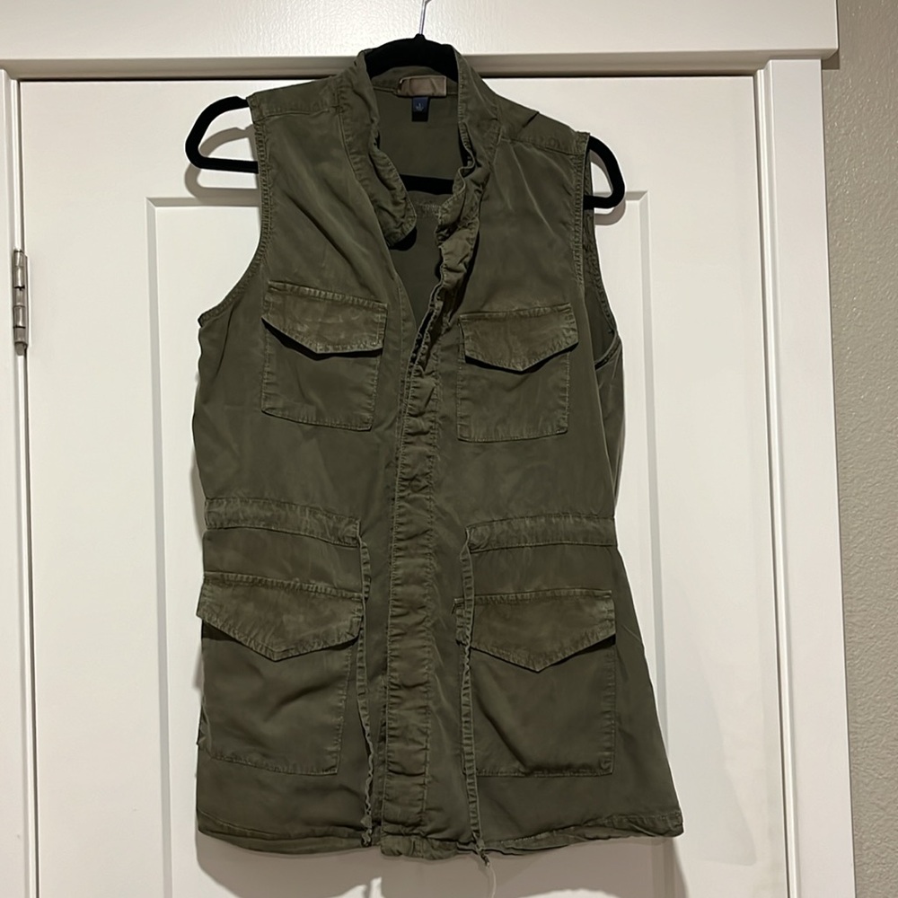 Universal Threat Utility Vest - Picture 2 of 4
